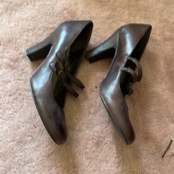 Spring size 39 heels - Picture 2 of 4